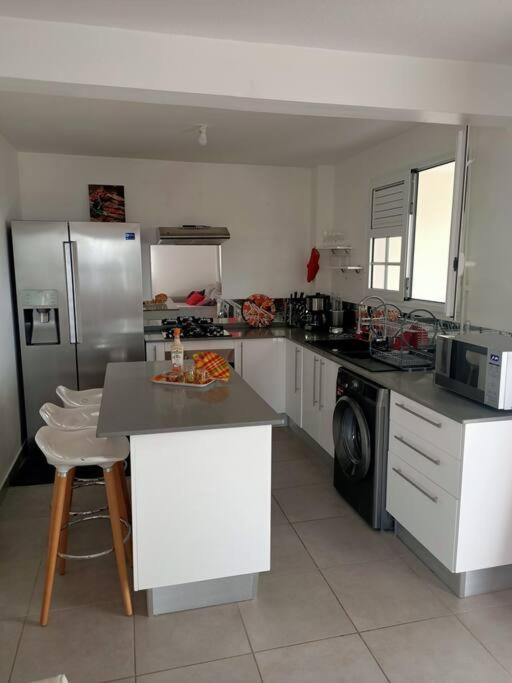 A 10Min De La Plage, Agreable Appartement Lumineux Le Robert Bagian luar foto