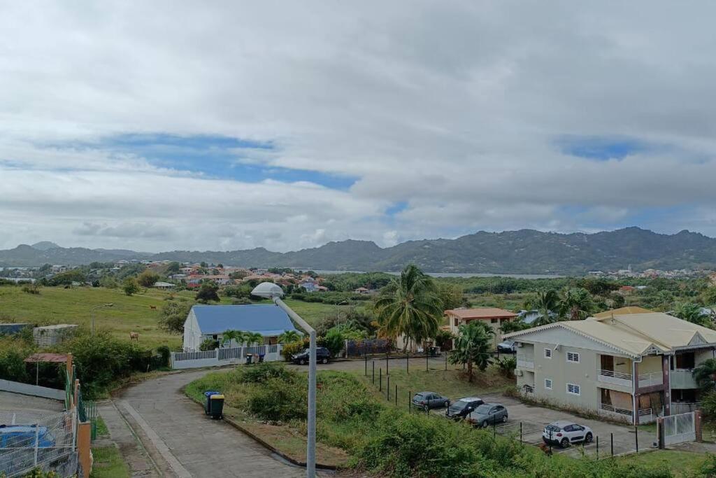 A 10Min De La Plage, Agreable Appartement Lumineux Le Robert Bagian luar foto
